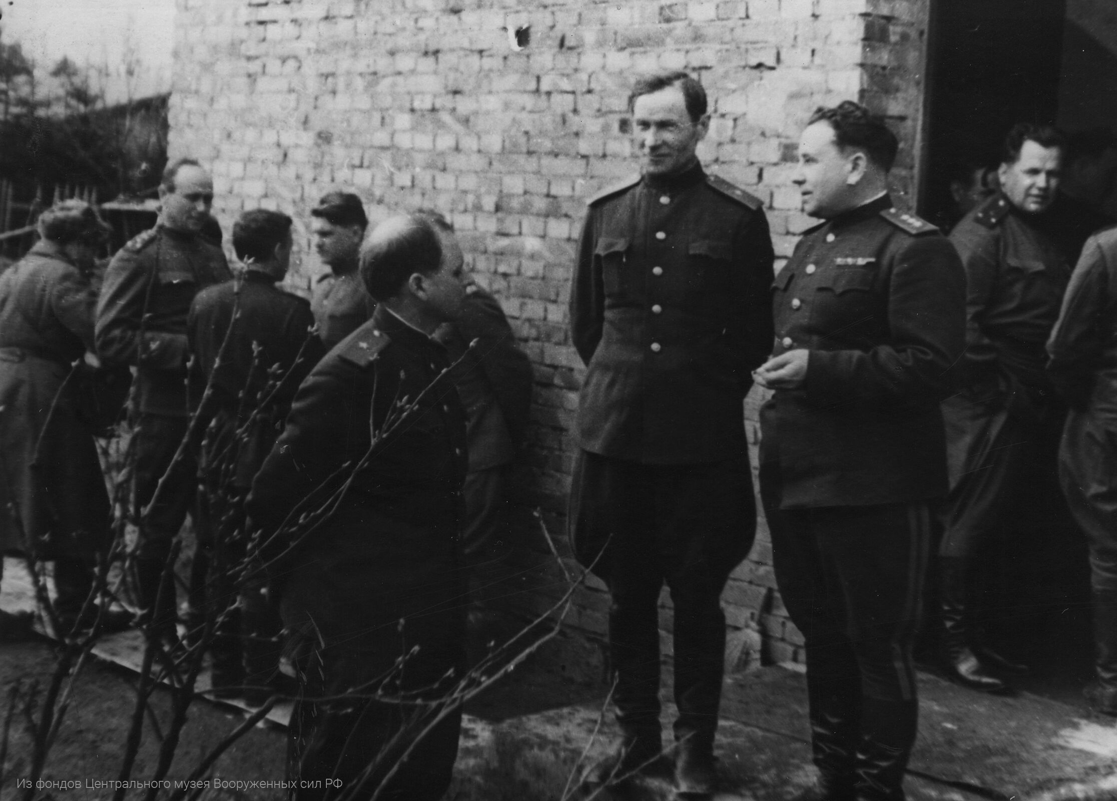 Командарм Гришин в перерыве совещания командиров. Белорусский фронт, апрель 1945