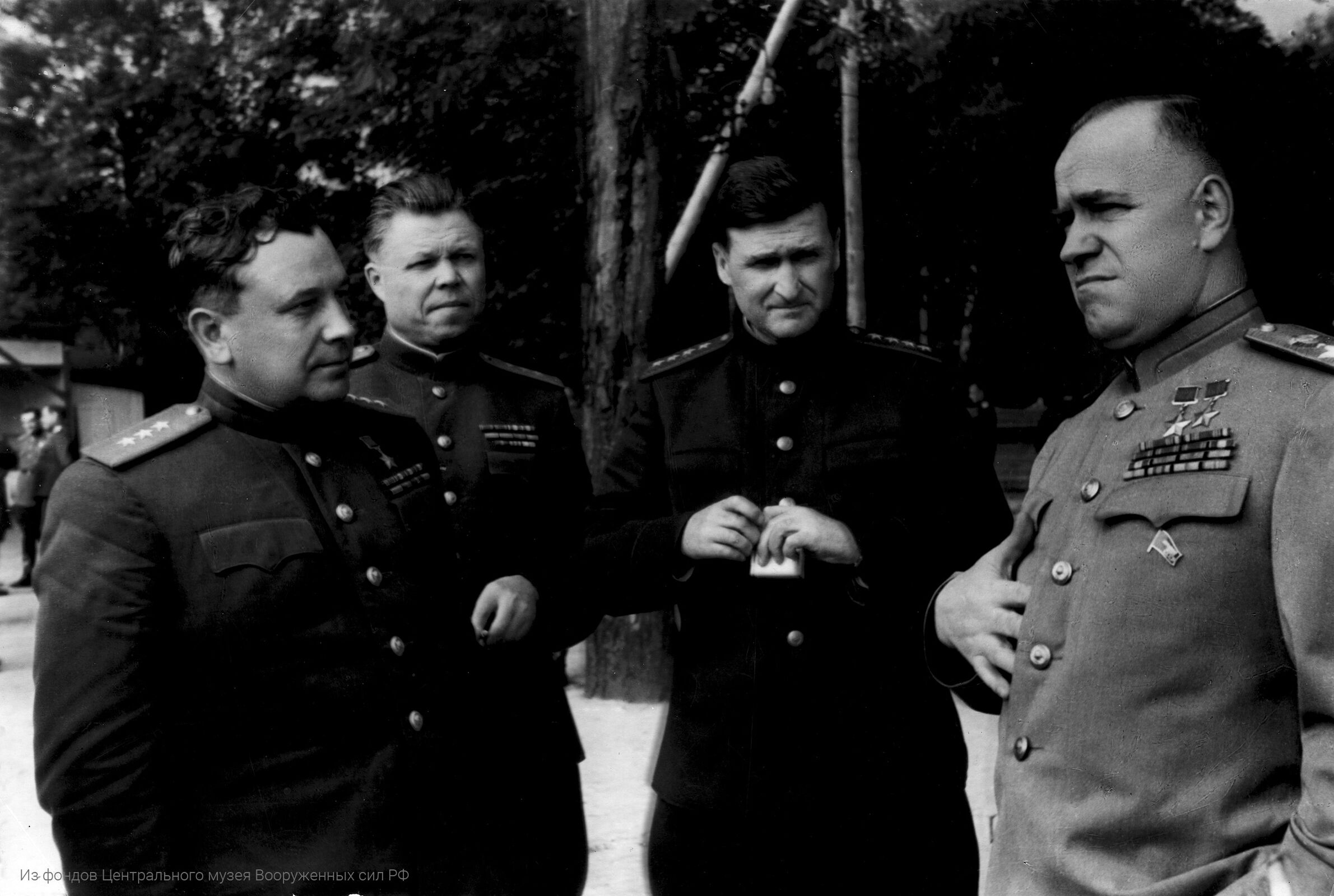 Маршал Жуков, генерал армии Соколовский, генерал-полковник Малинин и генерал-полковник Гришин