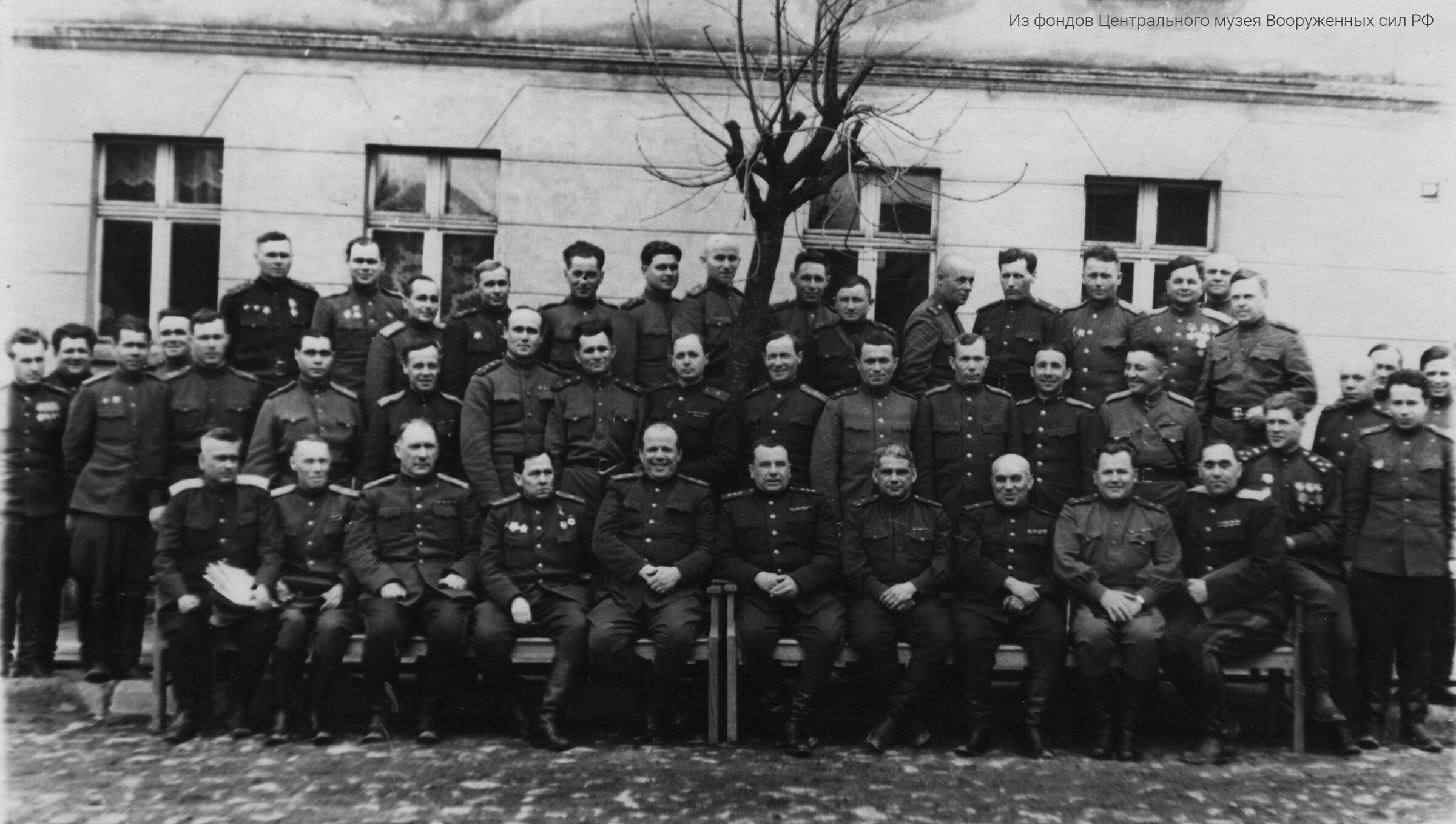 Командование 49 армии среди группы офицеров. 2 Белорусский фронт, апрель 1945
